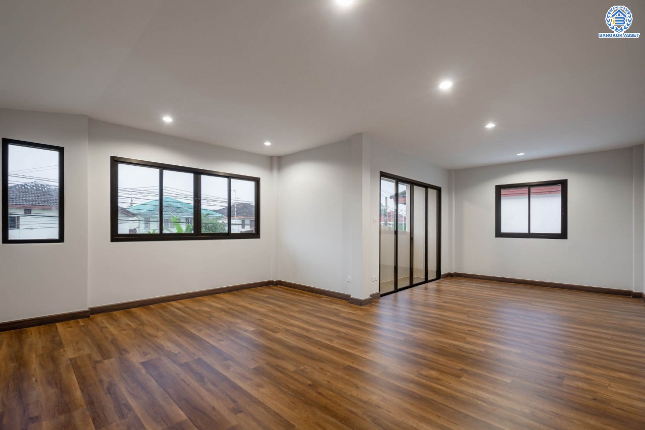 บ้านมือสองตกแต่งใหม่ ม.อักษรา พุทธมณฑลสาย3 ตกแต่งหรูหรา เนื้อที่ 55 ตร.ว. ฟังก์ชัน 3 ห้องนอน 3 ห้องน้ำ จอดรถได้ 2 คัน บนทำเลเชื่อมต่อเมือง ใกล้เซ็นทรัลศาลายา, ม.มหิดล ทางคู่ขนานลอยฟ้าบรมราชชนนี และรายล้อมด้วยสิ่งอำนวยความสะดวกครบ!